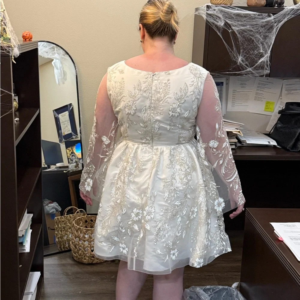 Olivia Bottega Elegant White Glitter Floral Short Wedding Dress - Picture 4 of 5